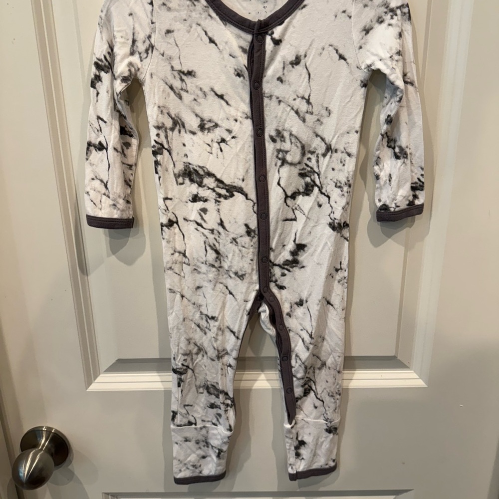 Kyte Baby Charcoal Marble Snap Romper (footless)